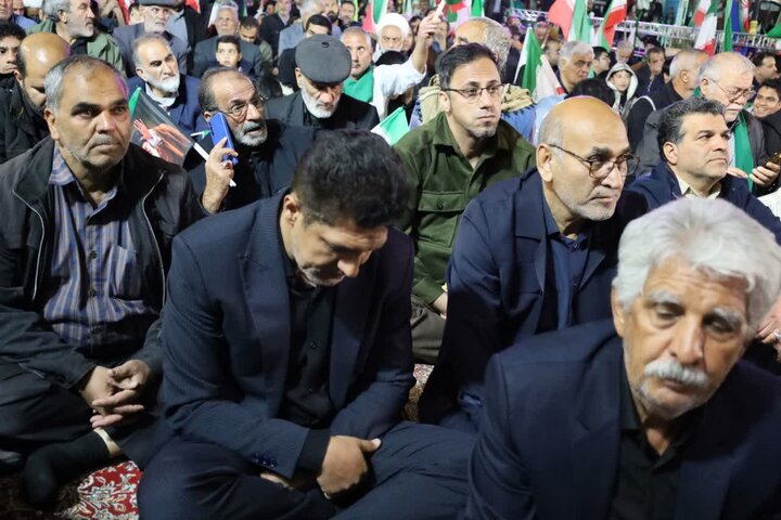تصاویر/ اجتماع دبستانی های یزد در شامگاه یوم الله دهم فروردین۱۴۰۵
