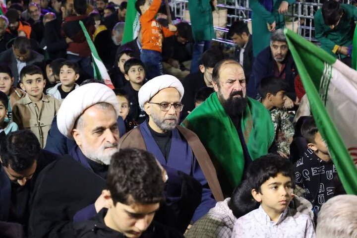 تصاویر/ اجتماع دبستانی های یزد در شامگاه یوم الله دهم فروردین۱۴۰۵
