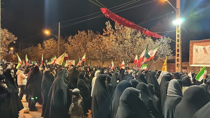 تصاویر/ اجتماع حمایتی مردم تکاب از نظام اسلامی در سی و یکمین شب از شب های اقتدار