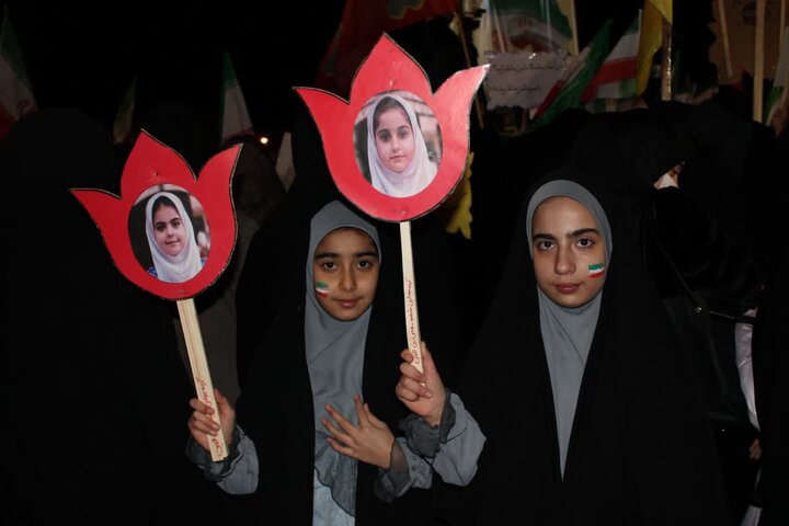 تصاویر/ اجتماع حمایتی مردم نقده از نظام اسلامی در سی و مین شب متوالی