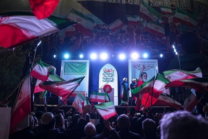 تصاویر/ حضور نمایندگان انصارالله یمن در اجتماع مردمی میدان انقلاب تهران