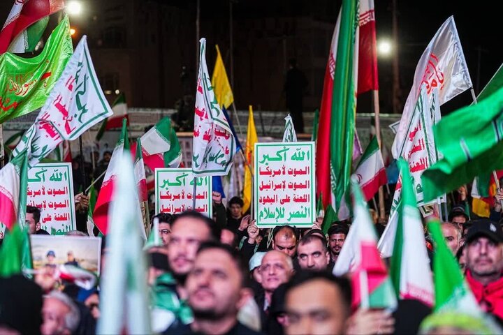 تصاویر/ حضور نمایندگان انصارالله یمن در اجتماع مردمی میدان انقلاب تهران