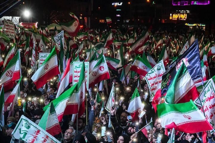 تصاویر/ حضور نمایندگان انصارالله یمن در اجتماع مردمی میدان انقلاب تهران