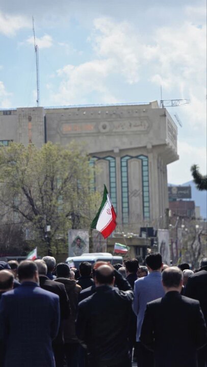 تصاویر/بدرقه باشکوه پیکر مطهر شهیدان محمد رحیمیان و حسین امیدواری با حضور اراک