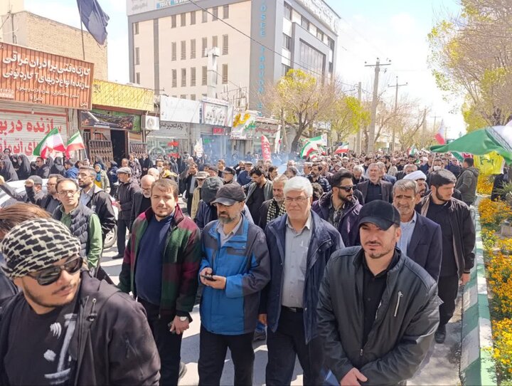 تصاویر/بدرقه باشکوه پیکر مطهر شهیدان محمد رحیمیان و حسین امیدواری با حضور اراک