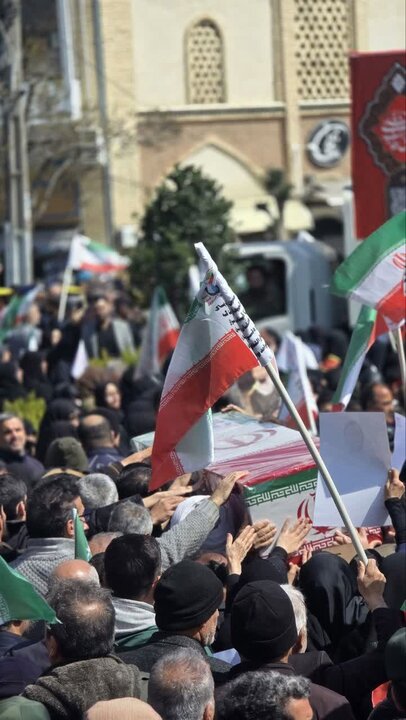 تصاویر/بدرقه باشکوه پیکر مطهر شهیدان محمد رحیمیان و حسین امیدواری با حضور اراک