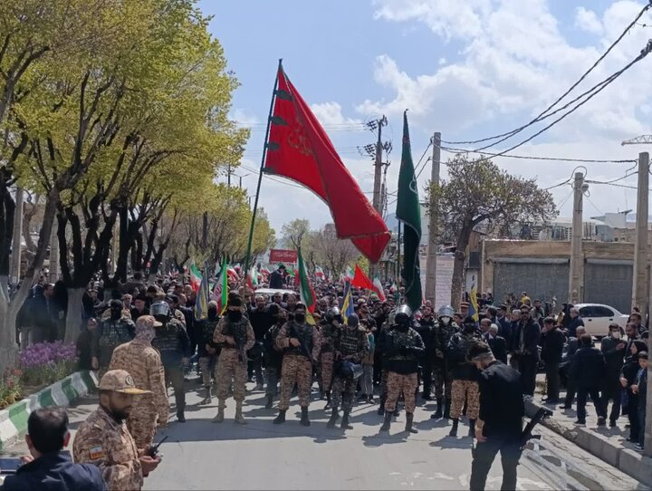 تصاویر/بدرقه باشکوه پیکر مطهر شهیدان محمد رحیمیان و حسین امیدواری با حضور اراک
