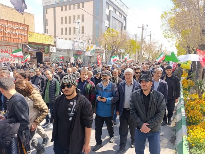 تصاویر/بدرقه باشکوه پیکر مطهر شهیدان محمد رحیمیان و حسین امیدواری با حضور اراک