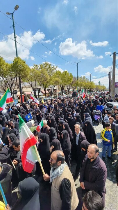 تصاویر/بدرقه باشکوه پیکر مطهر شهیدان محمد رحیمیان و حسین امیدواری با حضور اراک