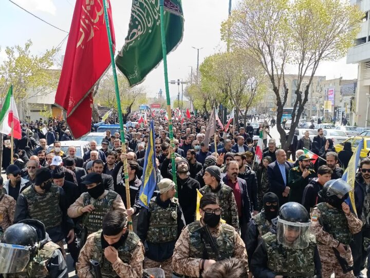 تصاویر/بدرقه باشکوه پیکر مطهر شهیدان محمد رحیمیان و حسین امیدواری با حضور اراک