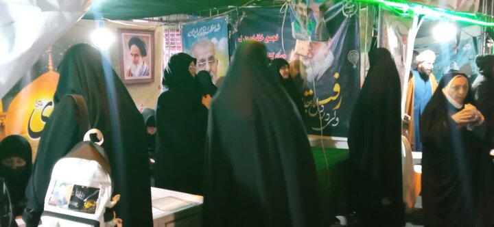 تصاویر/حضور مبلغین و کادر مدرسه علمیه فاطمه زهرا(س) اراک در غرفه میدان شهدا
