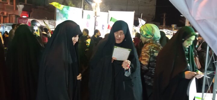 تصاویر/حضور مبلغین و کادر مدرسه علمیه فاطمه زهرا(س) اراک در غرفه میدان شهدا
