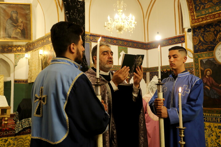 تصاویر / تشییع اولین شهید مسیحی جنگ رمضان در کلیسای مریم مقدس اصفهان
