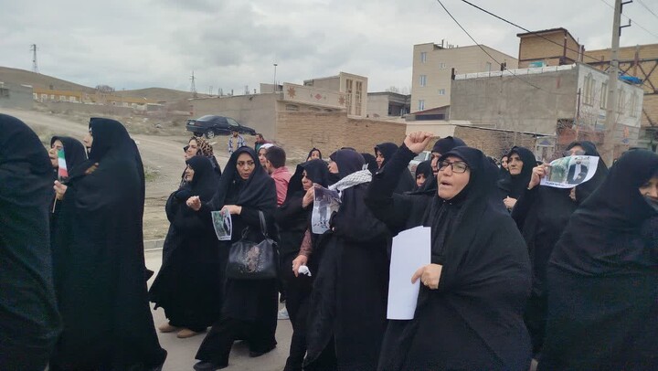 تصاویر / مراسم تشییع پیکر شهید طلبه تراب فرجی و فرزندش شهیدش مهدی فرجی در شهرستان هشترود