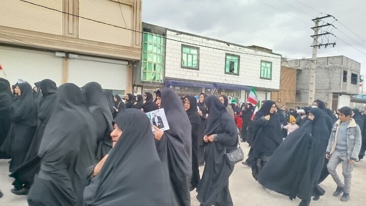 تصاویر / مراسم تشییع پیکر شهید طلبه تراب فرجی و فرزندش شهیدش مهدی فرجی در شهرستان هشترود