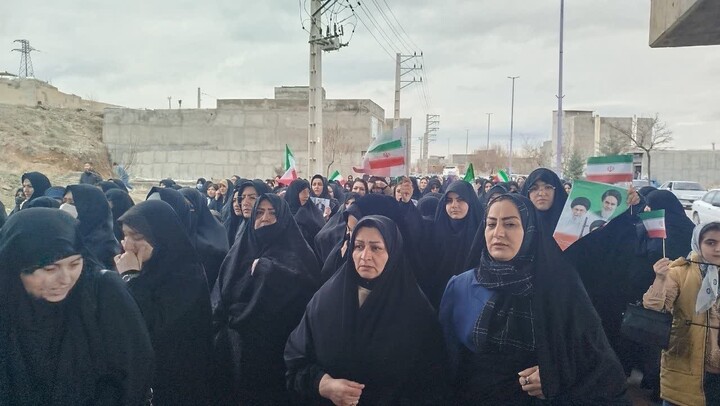 تصاویر / مراسم تشییع پیکر شهید طلبه تراب فرجی و فرزندش شهیدش مهدی فرجی در شهرستان هشترود