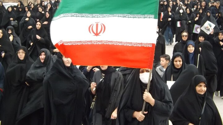 تصاویر / مراسم تشییع پیکر شهید طلبه تراب فرجی و فرزندش شهیدش مهدی فرجی در شهرستان هشترود