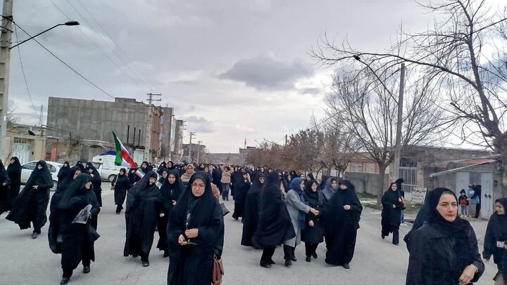 تصاویر / مراسم تشییع پیکر شهید طلبه تراب فرجی و فرزندش شهیدش مهدی فرجی در شهرستان هشترود