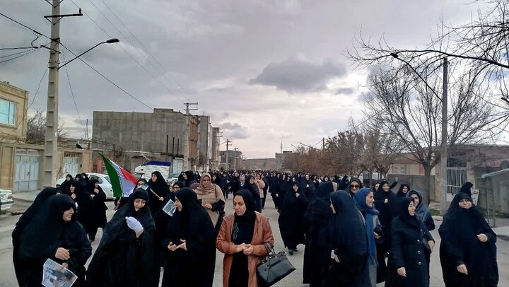 تصاویر / مراسم تشییع پیکر شهید طلبه تراب فرجی و فرزندش شهیدش مهدی فرجی در شهرستان هشترود