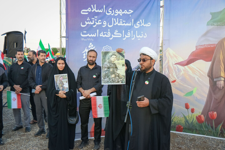 تصاویر/ اهتزار پرچم مقدّس جمهوری اسلامی ایران در میدان آل یاسین جمکران