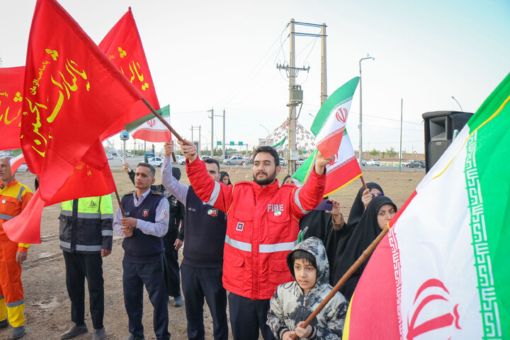 تصاویر/ اهتزار پرچم مقدّس جمهوری اسلامی ایران در میدان آل یاسین جمکران