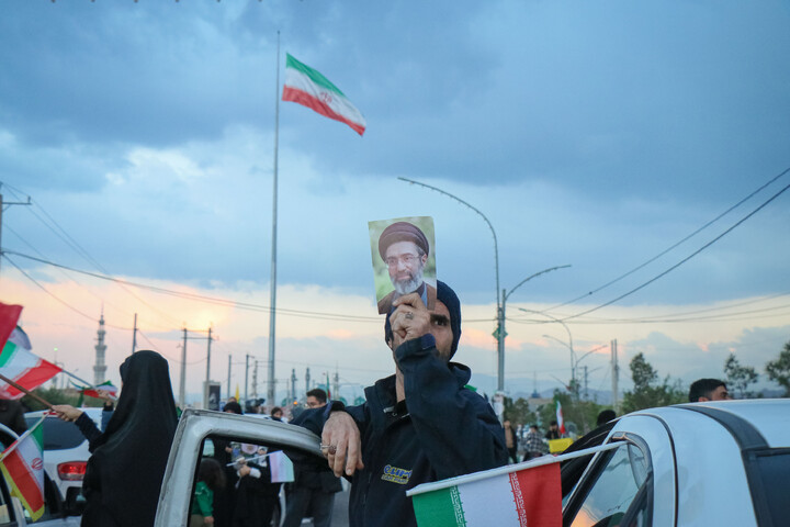 تصاویر/ کاروان بزرگ خودرویی مدافعان حرم جمهوری اسلامی ایران، منتظران ظهور در قم