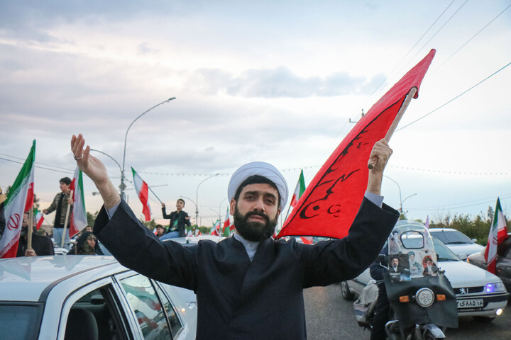 تصاویر/ کاروان بزرگ خودرویی مدافعان حرم جمهوری اسلامی ایران، منتظران ظهور در قم