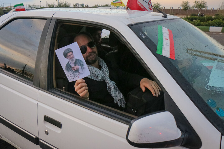 تصاویر/ کاروان بزرگ خودرویی مدافعان حرم جمهوری اسلامی ایران، منتظران ظهور در قم