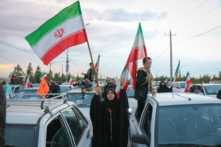 تصاویر/ کاروان بزرگ خودرویی مدافعان حرم جمهوری اسلامی ایران، منتظران ظهور در قم