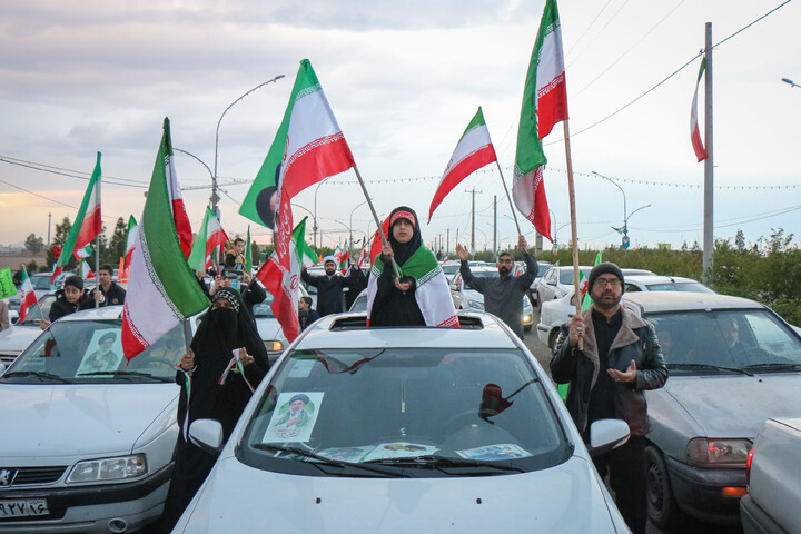 تصاویر/ کاروان بزرگ خودرویی مدافعان حرم جمهوری اسلامی ایران، منتظران ظهور در قم