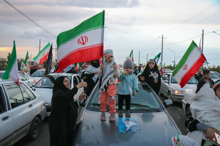 تصاویر/ کاروان بزرگ خودرویی مدافعان حرم جمهوری اسلامی ایران، منتظران ظهور در قم