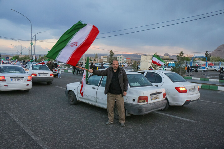 تصاویر/ کاروان بزرگ خودرویی مدافعان حرم جمهوری اسلامی ایران، منتظران ظهور در قم