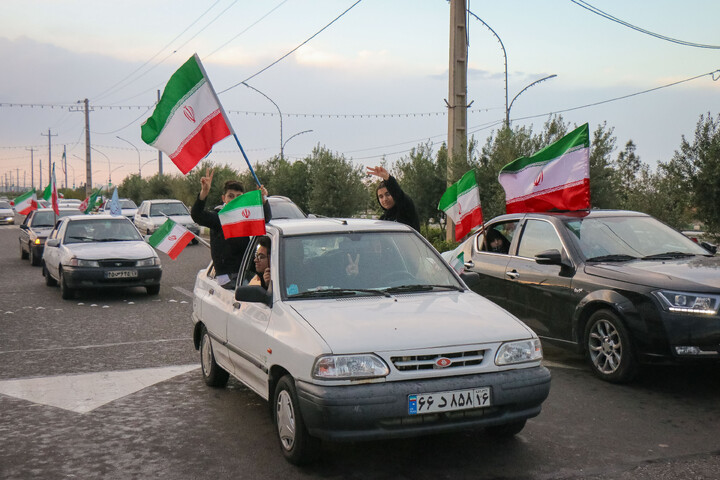 تصاویر/ کاروان بزرگ خودرویی مدافعان حرم جمهوری اسلامی ایران، منتظران ظهور در قم