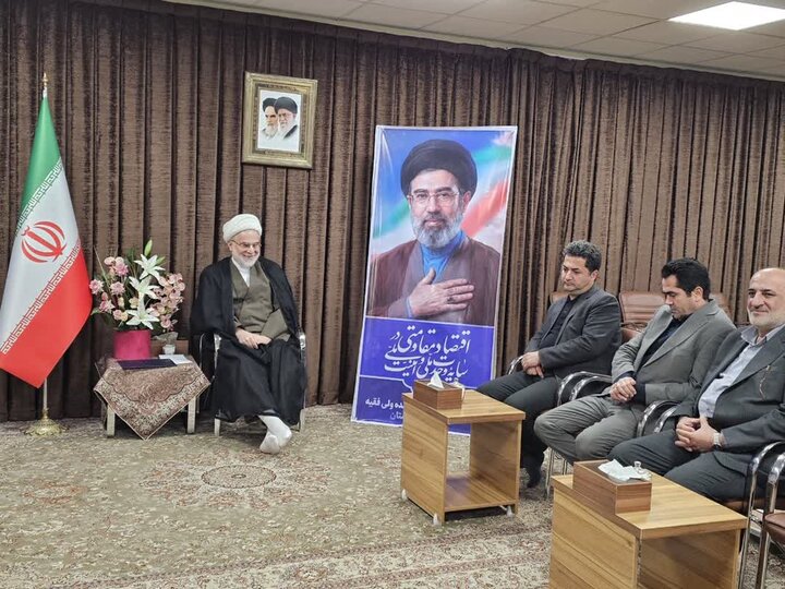 تصاویر/آیین قرائت پیام حضرت آیت‌الله سیّد مجتبی حسینی خامنه‌ای توسط نماینده ولی فقیه در کردستان