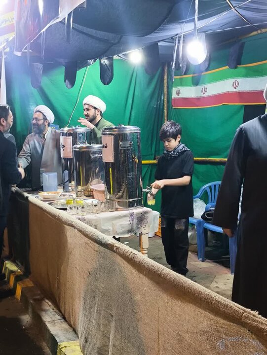 تصاویر | فعالیت موکب مدرسه علمیه المهدی(عج) آران و بیدگل در تجمعات شبانه