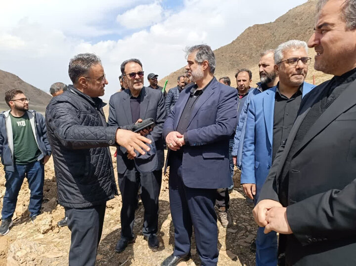تصاویر/کاشت نهال به یاد رهبر شهید انقلاب در اراک