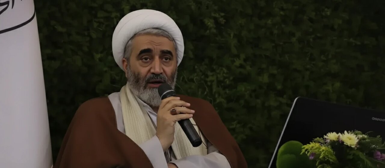 شهرت‌گریزی و ساده‌زیستی، از شاخص‌ترین ویژگی‌های اخلاقی حضرت آیت‌الله سیدمجتبی خامنه‌ای است