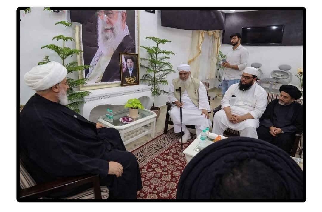 अहले सुन्नत आलिम ए दीन मौलाना खलीलुर्रहमान सज्जाद नोमानी आज ईरानी कल्चर हाउस पहुंचे और सुप्रीम लीडर के प्रतिनिधि से मुलाकात की