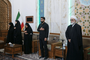 قلک های نذری دو دانش‌آموز شهید مدرسه میناب به حرم امام رضا(ع) اهدا شد+تصاویر