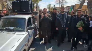 فیلم| حضور فرمانده سپاه حضرت روح الله استان مرکزی در مراسم تشییع شهید حسین امیدواری و محمد رحیمیان در اراک