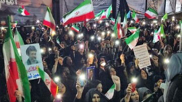 تصاویر/ تجمع مردم شهرستان ماکو در شب تولد جمهوری اسلامی در حمایت از نیروهای مسلح و نظام اسلامی