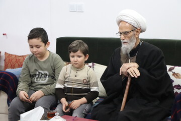فیلم | دیدار مدیریت و طلاب جهادی حوزه علمیه حضرت بناب  با خانواده شهید هادی خطائی
