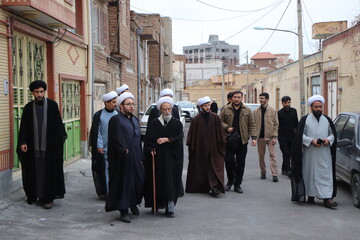 تصاویر /  دیدار مدیریت و طلاب جهادی حوزه علمیه بناب  با خانواده شهید هادی خطائی
