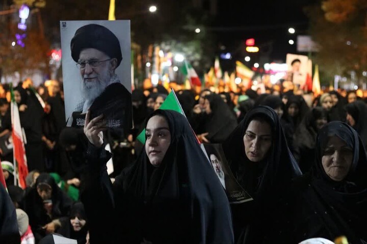 تصاویر/ زرندی ها همچنان ایستاده در پای ایران