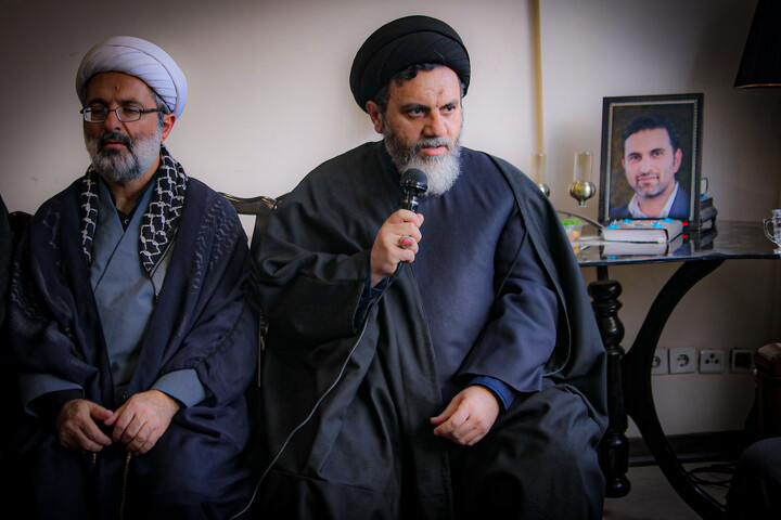 تصاویر/ تجلیل طلاب همدانی از ایثار خانواده شهدا