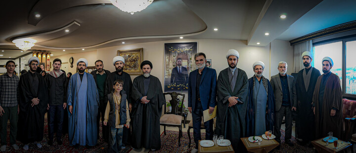 تصاویر/ تجلیل طلاب همدانی از ایثار خانواده شهدا