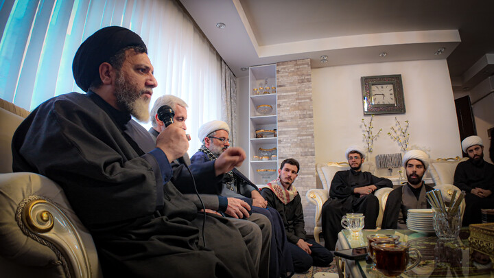 تصاویر/ تجلیل طلاب همدانی از ایثار خانواده شهدا