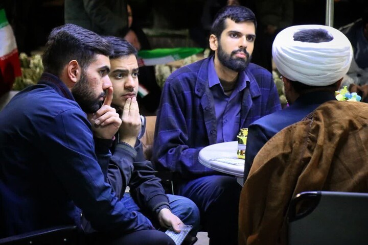 تصاویر/ کافه رستوران قرآنی طلاب مدرسه علمیه محمودیه در میدان کوثر کرمان