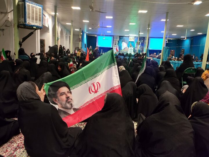 تصاویر/ تجمع مردمی در شهر یزدان آباد در شب ۱۲ فروردین