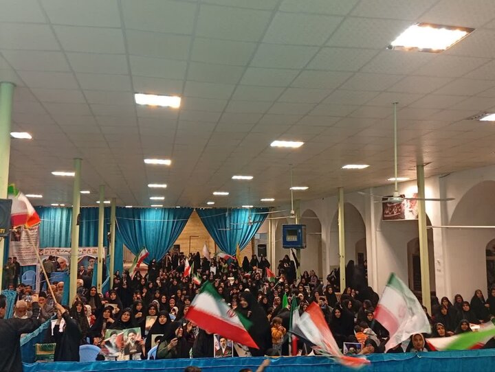 تصاویر/ تجمع مردمی در شهر یزدان آباد در شب ۱۲ فروردین